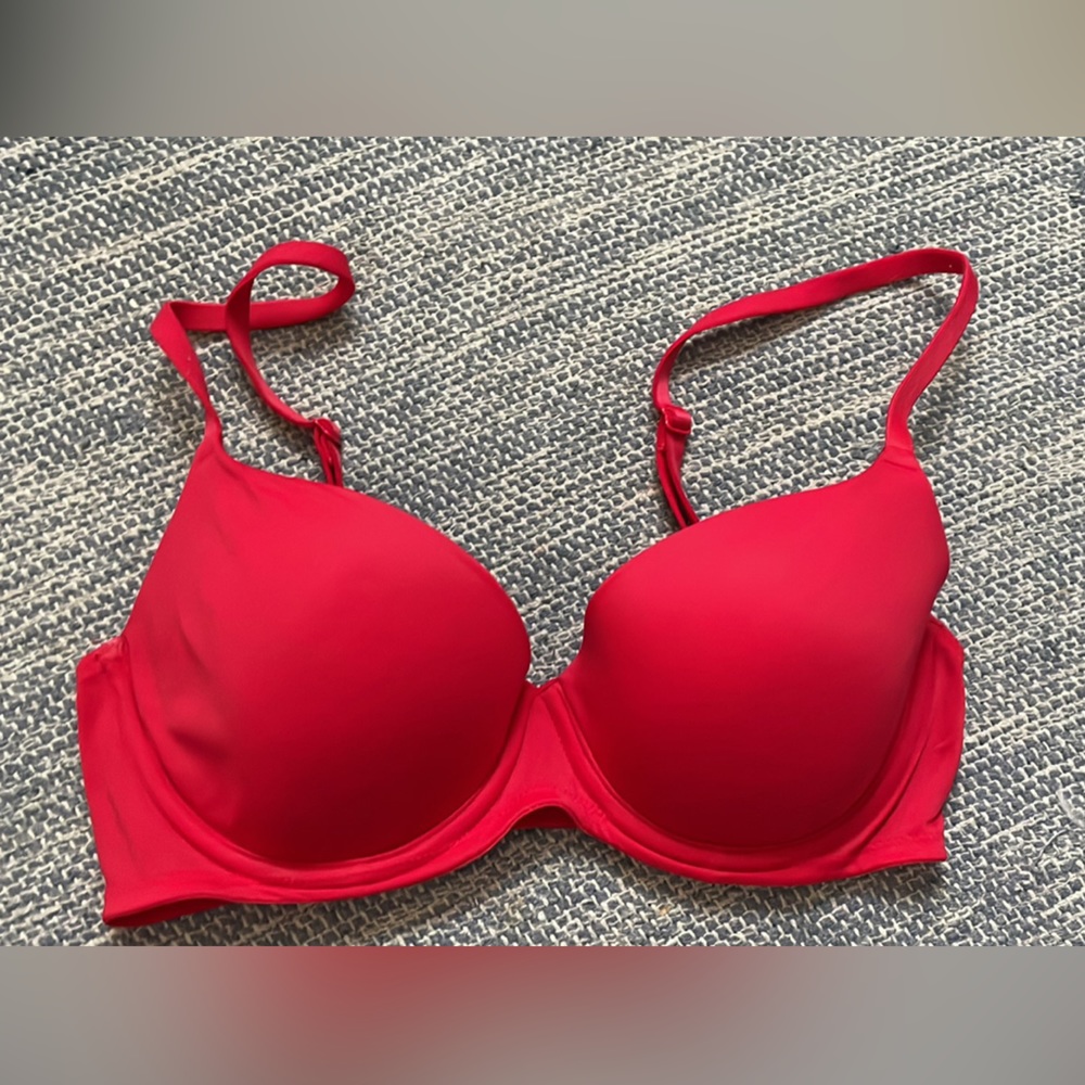 Victoria’s Secret PINK T-shirt Bra Size 32B